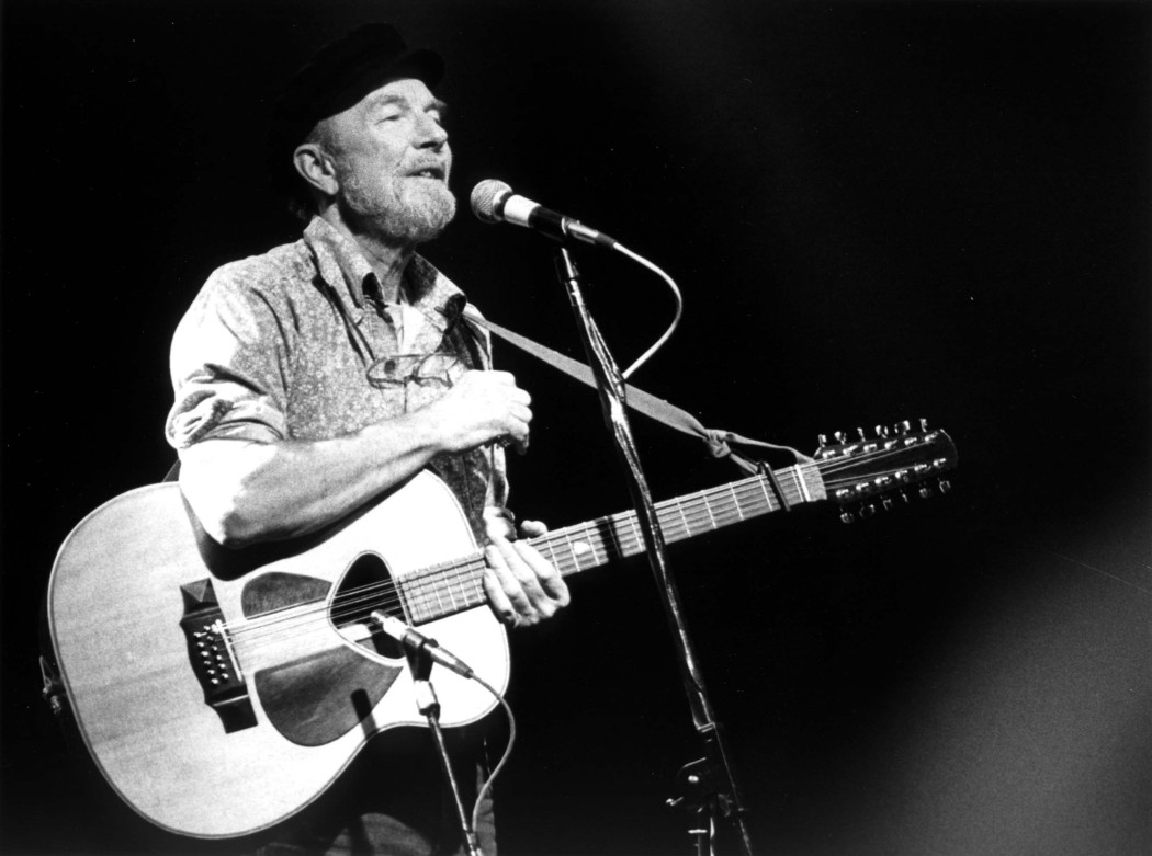 http://thebluesmobile.com/wp-content/uploads/2014/01/Pete_Seeger_1986-1050x781.jpg
