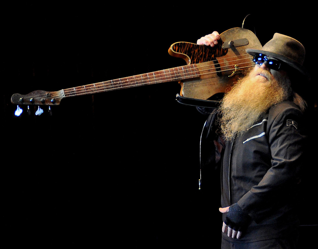 http://thebluesmobile.com/wp-content/uploads/2015/08/zz-top-dusty-hill-joe-kleonjpg-603ae18dae009302-1050x824.jpg