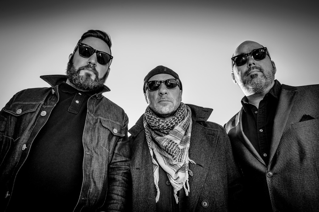 http://thebluesmobile.com/wp-content/uploads/2016/01/sd3_MonkeyJunk_2015promo_1387_BW-1050x698.jpg